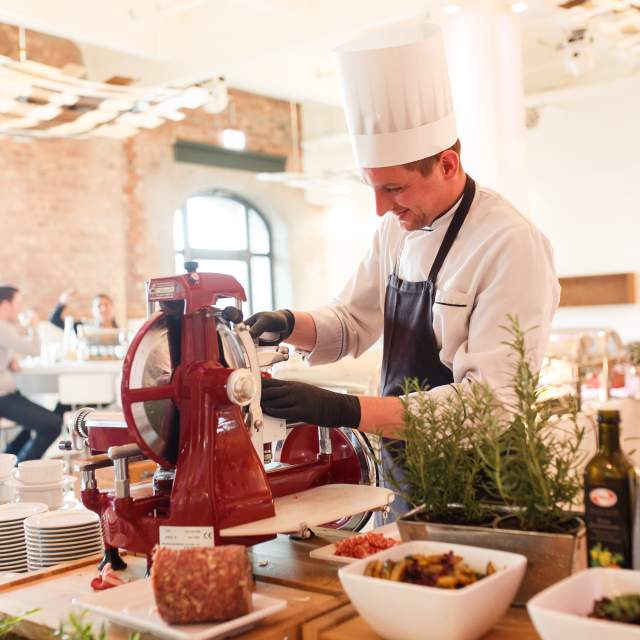 EXPERIENCE A FESTIVAL OF THE SENSES WITH OUR CULINARY TEAM